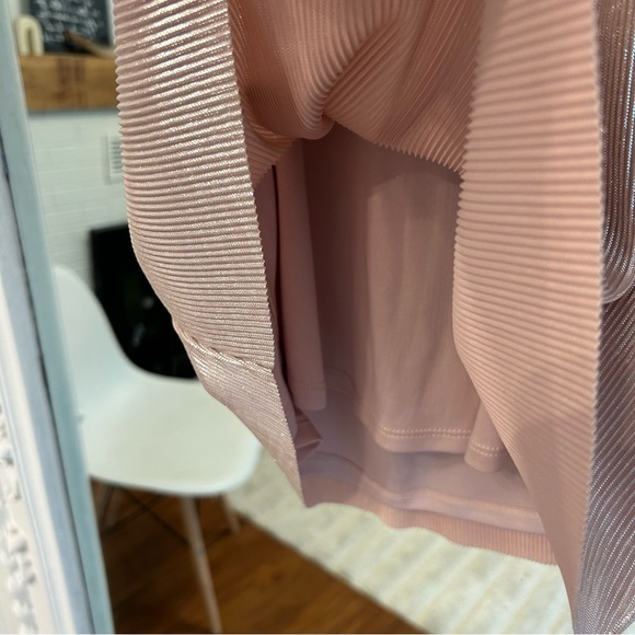 Beautiful shimmery light pink Express top - Picture 3 of 7